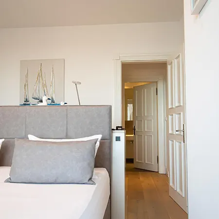 First Diamond Apartment *