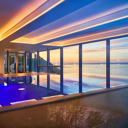 First Diamond Apartment *